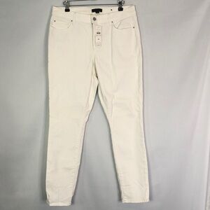 Ann Taylor THE SKINNY IN CURVY White Jean 
Size 10